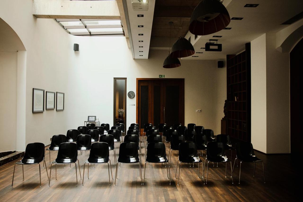 فندق مونوبول فروتسواف المظهر الخارجي الصورة The interior of the library