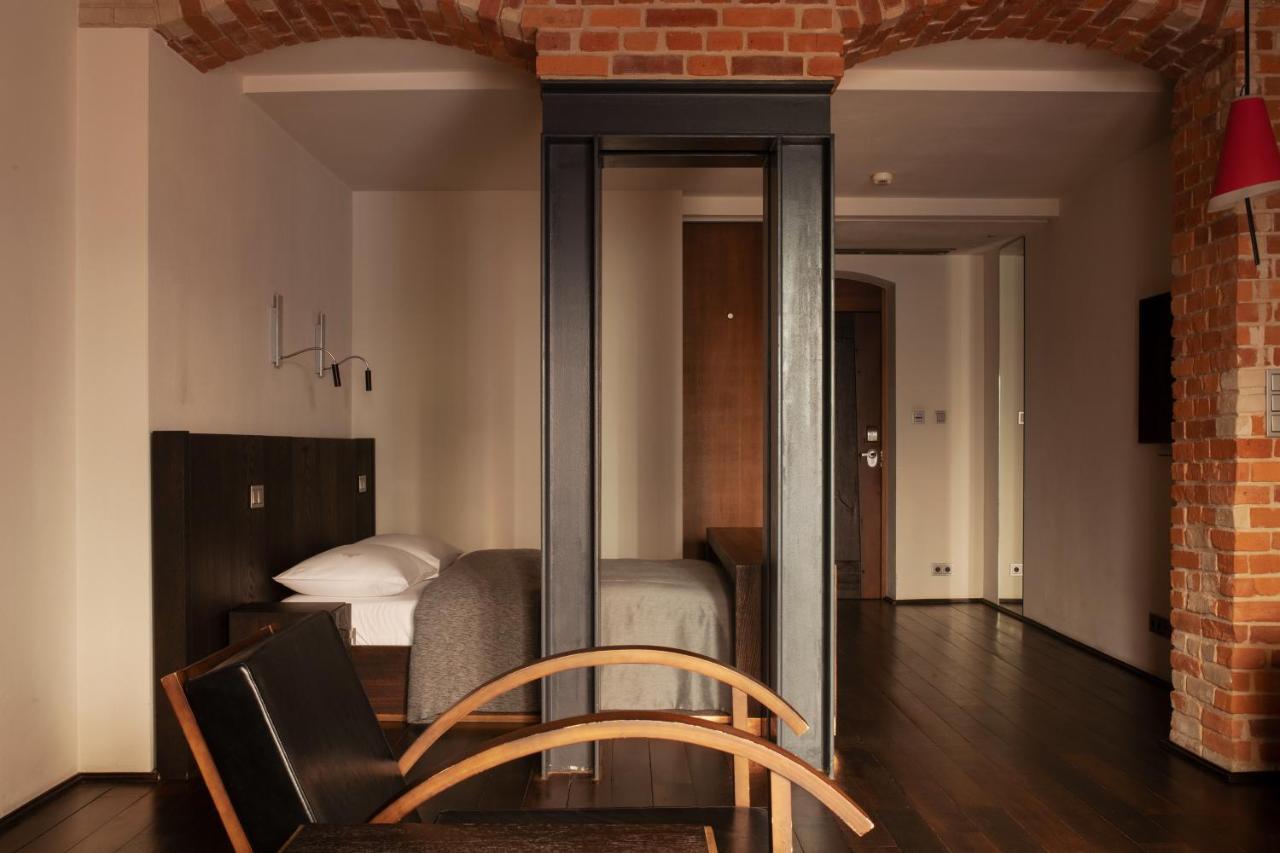 فندق مونوبول فروتسواف المظهر الخارجي الصورة A room at the Hotel