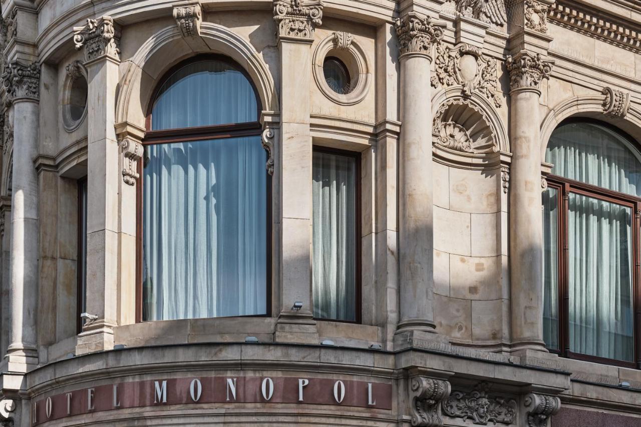فندق مونوبول فروتسواف المظهر الخارجي الصورة The hotel's name on the front of the building
