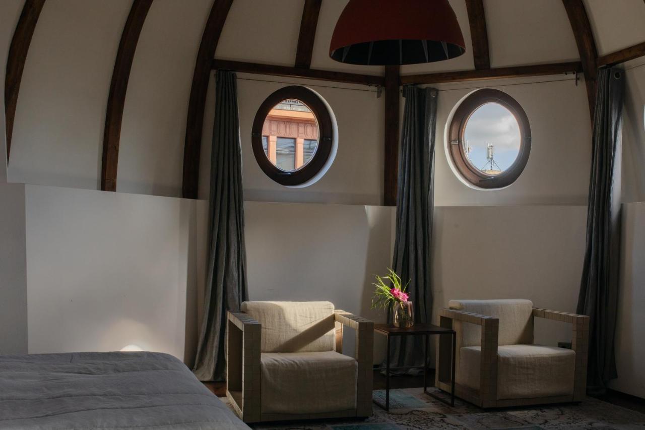 فندق مونوبول فروتسواف المظهر الخارجي الصورة A room at the hotel