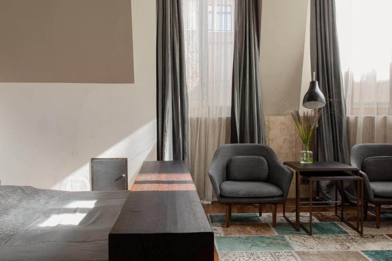 فندق مونوبول فروتسواف المظهر الخارجي الصورة The interior of a suite at the Hotel